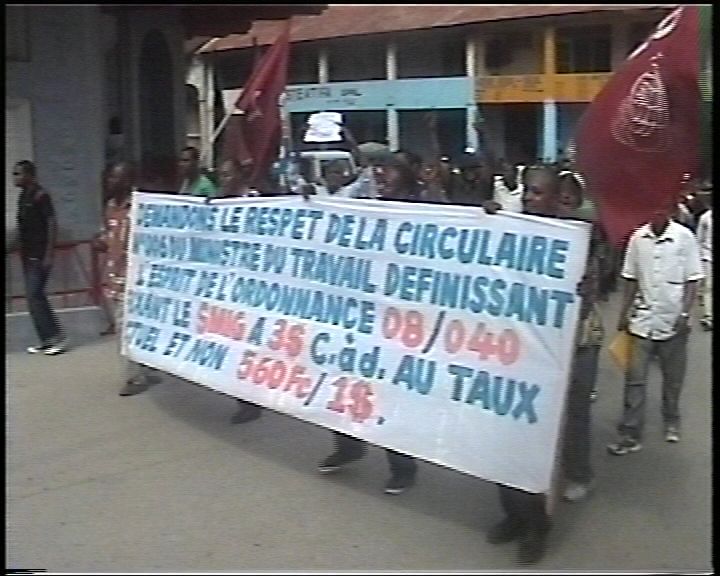 Matadi : des employés dans la rue pour réclamer un salaire au taux de change actuel