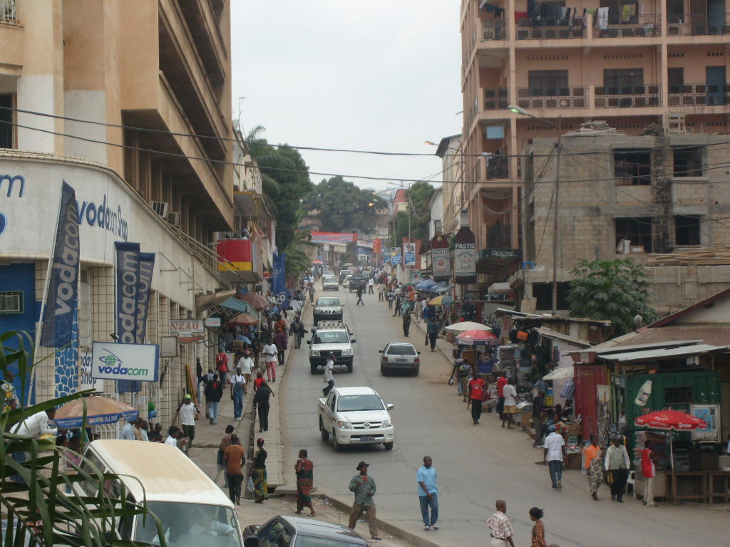 une avenue du centre commercial de Matadi/infobascongo