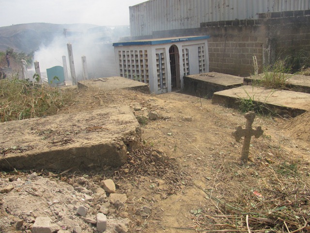 Matadi :Les habitants attendent toujours la clôture des cimetières