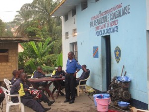 Des policiers de proximité au commissariat de Nzanza/Infobascongo