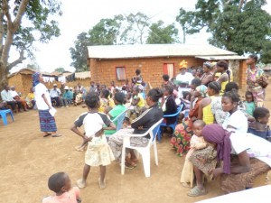 Sensibilisation des habitants de Tshimpi par le Refed/Infobascongo