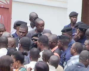 Des agents et cadres de la REPERE à la direction générale/ infobascongo