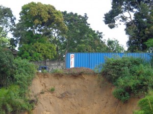 Erosion sur la route nationale Matadi-Kinshasa à Mbanza-Ngungu/Infobascongo
