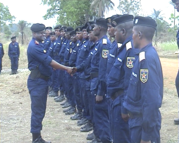 Kongo central : le commissaire provincial de la police enjoint aux policiers de respecter les droits de l’Homme