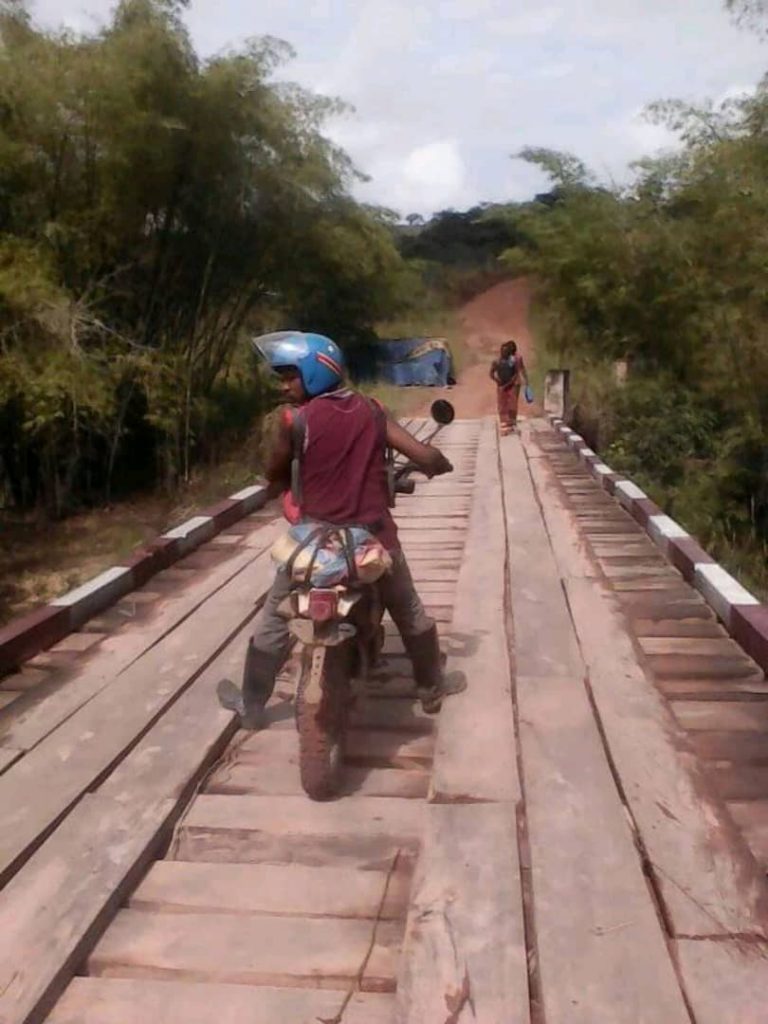 Trafic routier interrompu sur le pont Yambi à Luozi au Kongo central