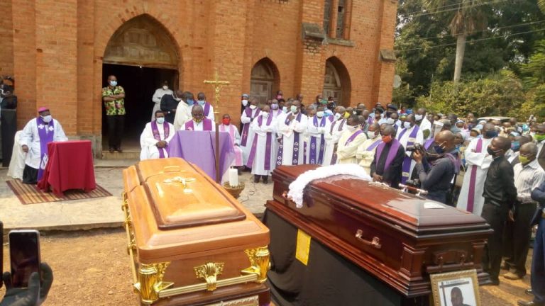 Funérailles des deux prêtres du diocèse de Matadi à Tumba: moments d’intenses déchirements