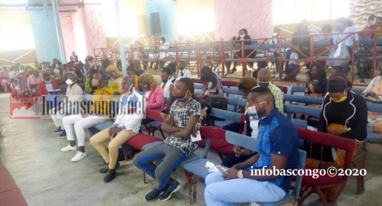 Youyous, musique et prières: les églises ont rouvert au Kongo central