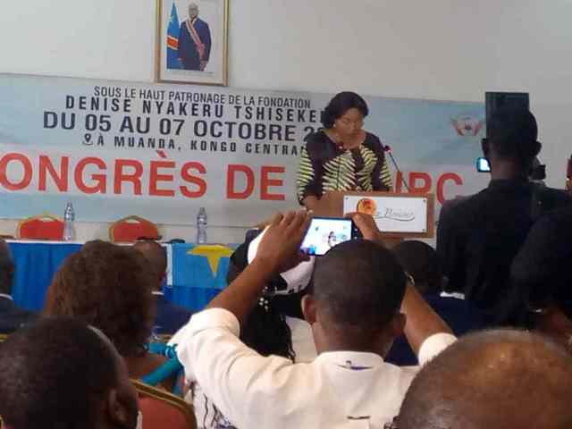 A Moanda, la Première dame Denise Nyakeru interpelle les journalistes congolais