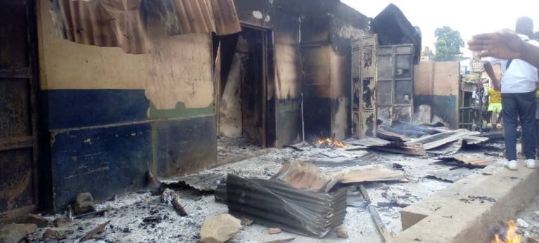Un incendie réduit en cendres des maisons commerciales à Mvuadu, à Matadi